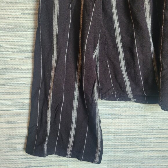 Socialite Off The Shoulder Top Long Sleeve Black White Womens Size XS XSmall - Picture 2 of 10